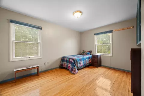 Bedroom - 116 Williamsburg Pl, Irwin, PA 15642 photo 4 of 10