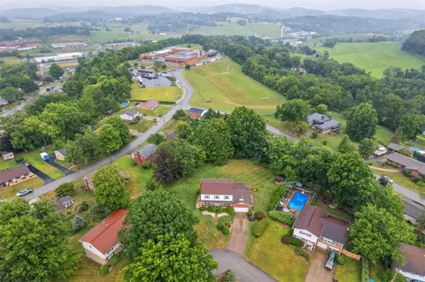 View/Area - 116 Williamsburg Pl, Irwin, PA 15642 photo 2 of 2