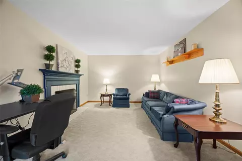 Living - 116 Williamsburg Pl, Irwin, PA 15642 photo 2 of 4