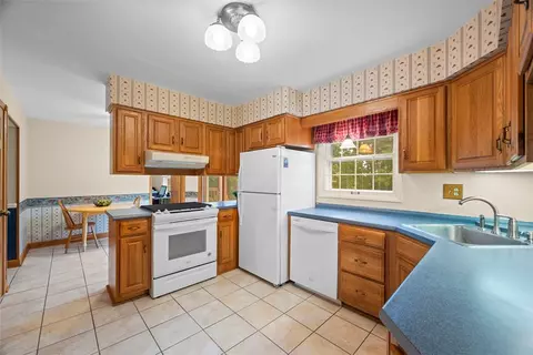 Kitchen - 116 Williamsburg Pl, Irwin, PA 15642 photo 1 of 4