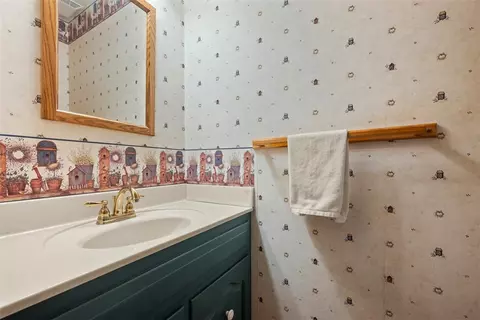 Bath - 116 Williamsburg Pl, Irwin, PA 15642 photo 1 of 3