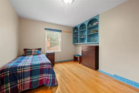 Bedroom - 116 Williamsburg Pl, Irwin, PA 15642 photo 5 of 10