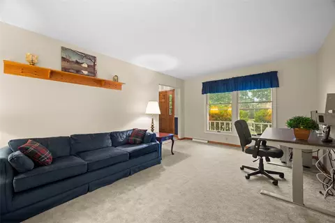 Living - 116 Williamsburg Pl, Irwin, PA 15642 photo 3 of 4