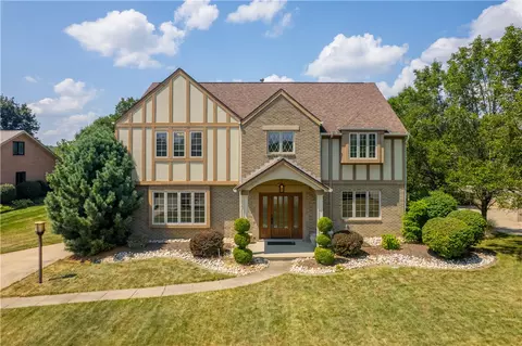 1452 Regency Dr, Clairton, PA 15025