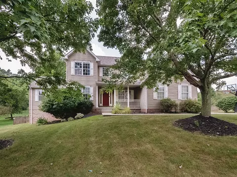 1026 S Lake Dr, Gibsonia, PA 15044