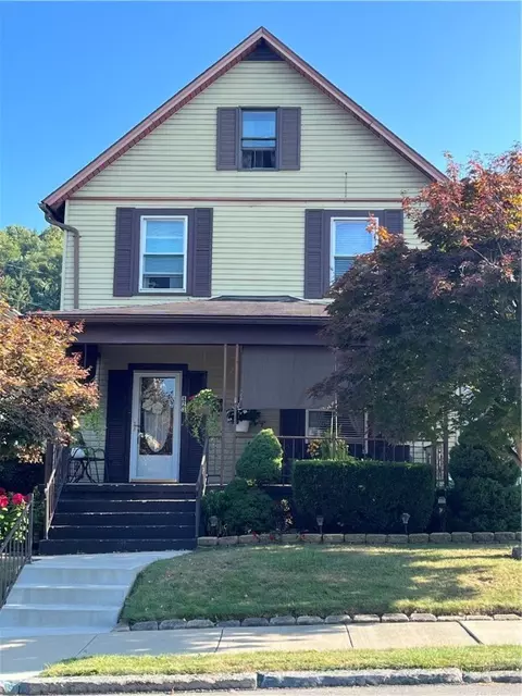 823 Crescent Ave, Ellwood City, PA 16117