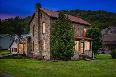 260 Hoover St, Hooversville, PA 15936