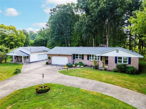 1658 E Poland Rd, New Castle, PA 16102
