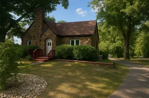 339 E Cooper St, Slippery Rock, PA 16057