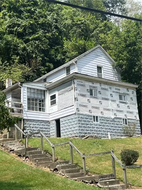 384 Valley Ave, Wilmerding, PA 15148