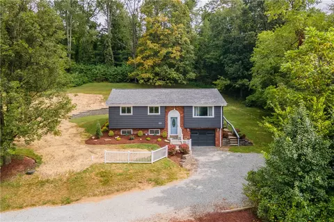 633 Munntown Rd, Finleyville, PA 15332