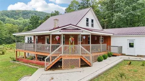 1056 Dora Rd, Punxsutawney, PA 15767