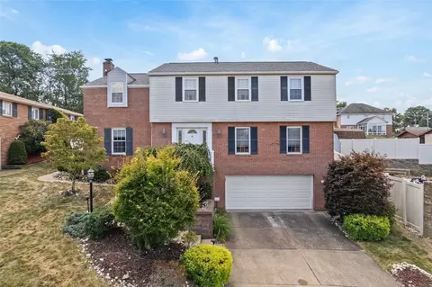 24 Scenic Dr, Coraopolis, PA 15108