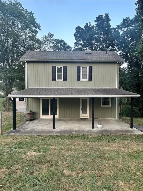 611 Mercer Rd, Beaver Falls, PA 15010