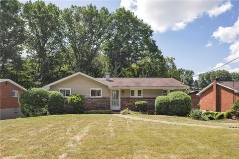 446 Amherst Ave, Moon, PA 15108