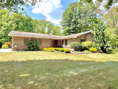 128 Urban Dr, Pulaski, PA 16143