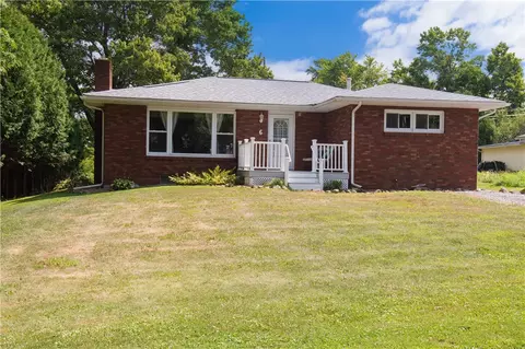 6 Grant St, Fredonia, PA 16124