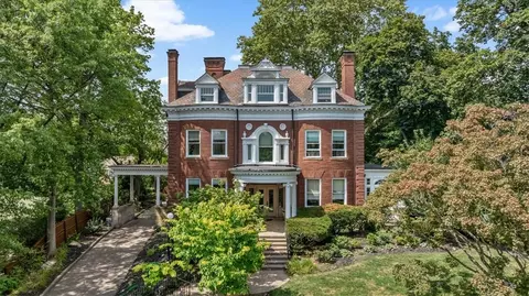5435 Dunmoyle St, Pittsburgh, PA 15217