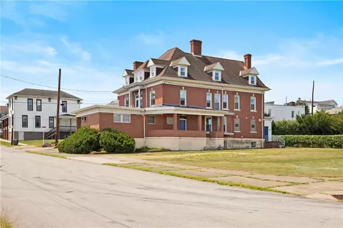 35 N Hitchman St, Mount Pleasant, PA 15666