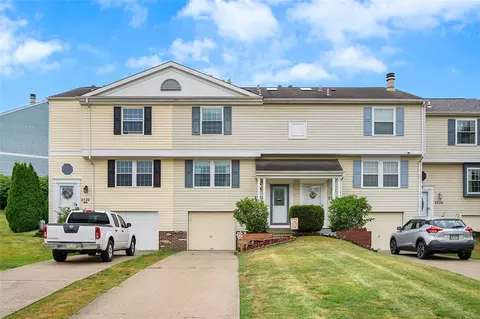 2522 Hawthorne Dr, Oakdale, PA 15071