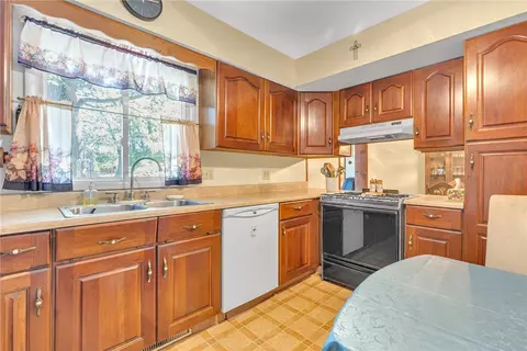 Kitchen - 111 Truman, Monaca, PA 15061 photo 2 of 2