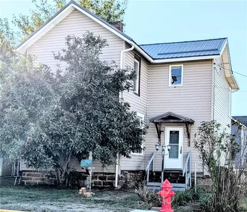 504 W 2nd Ave, Derry, PA 15627