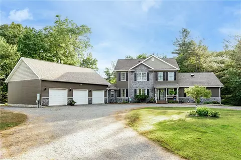 23 Arnold Palmer Dr, Grove City, PA 16127