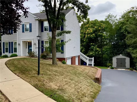 112 Cedar Ridge Dr, Monaca, PA 15061 photo 2