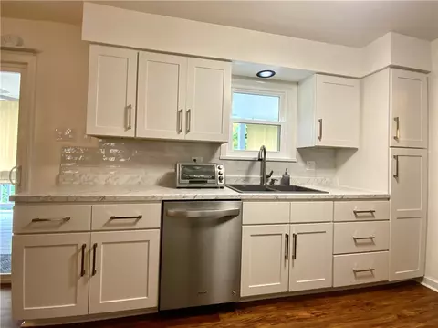 112 Cedar Ridge Dr, Monaca, PA 15061 photo 8