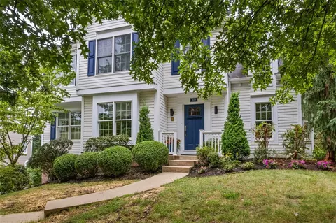 102 Walnut Dr, Venetia, PA 15367