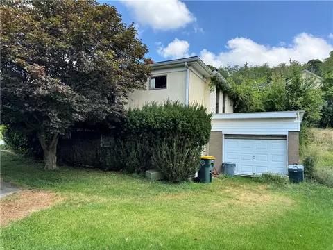1302 Thomas St, Monessen, PA 15062