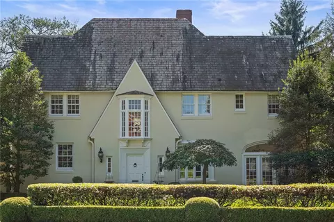 201 Creek Dr, Sewickley, PA 15143