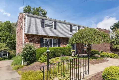 524 Rainier Dr, Pittsburgh, PA 15239