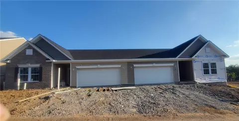 281 Olivia Dr, New Kensington, PA 15068