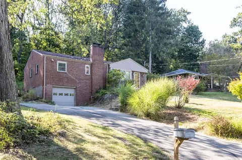 145 Oakhurst Rd, Pittsburgh, PA 15215