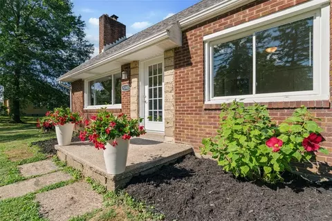 5340 Georgiann Dr, Gibsonia, PA 15044