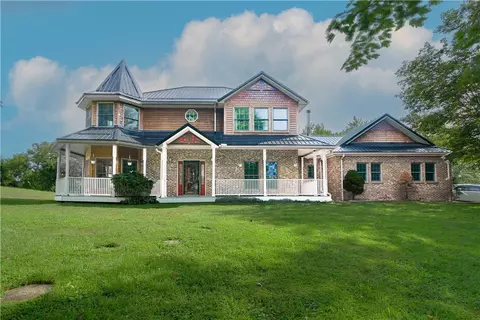 412 Hawthorn Rd, Claysville, PA 15323