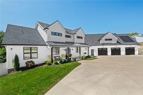 211 Mcmichael Rd, Carnegie, PA 15106
