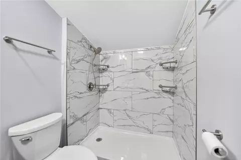 Bath - 1320 Eckert Rd, Monaca, PA 15061 photo 2 of 2