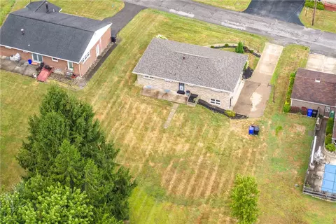1215 Cascade Rd, Monaca, PA 15061 photo 5