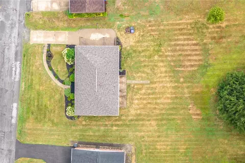 1215 Cascade Rd, Monaca, PA 15061 photo 4