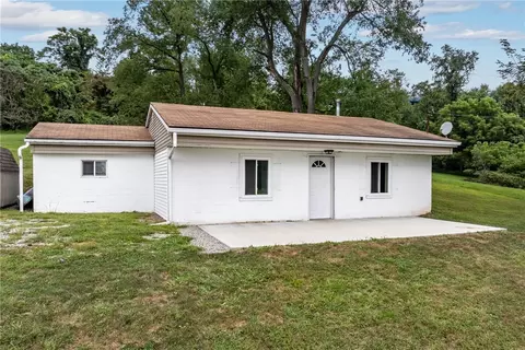 105 Mingo Circle Dr, Finleyville, PA 15332