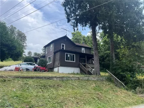 328 Skyline Dr, Smithton, PA 15479