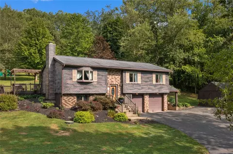 954 S Sunset Beach Rd, Claysville, PA 15323