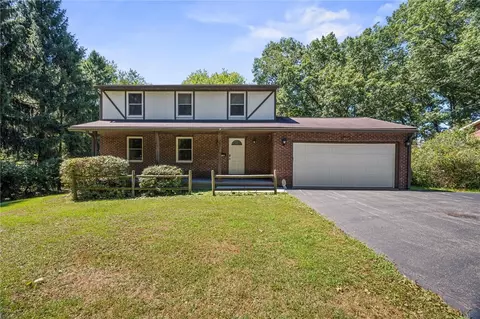 450 Greenwood Dr, Hermitage, PA 16148