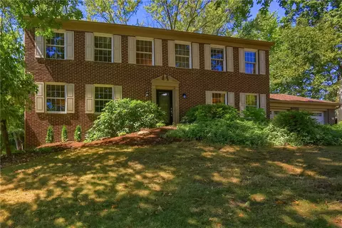 8008 Lingay Dr, Allison Park, PA 15101