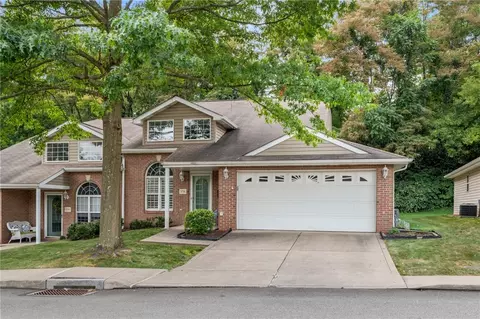 556 Newport Dr, Pittsburgh, PA 15235