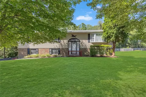 135 Northview Cir, Beaver, PA 15009