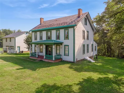 352 Campbell Dr, Avella, PA 15312