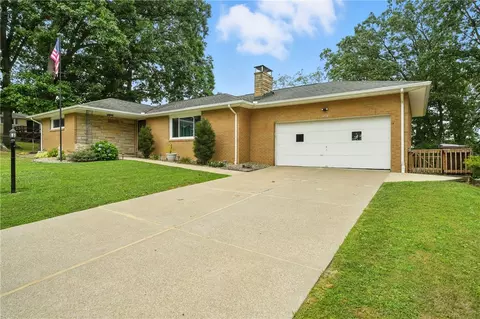 1718 N Judy Lynn Dr, Farrell, PA 16121